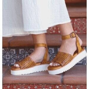 Bed Stu Brisa Sandals Womens 8.5 Tan Woven Leather Slingback Extralight Sole